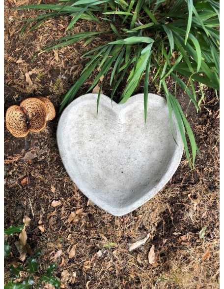 Stunning Stone Heart Garden Bird Bath/Feeder