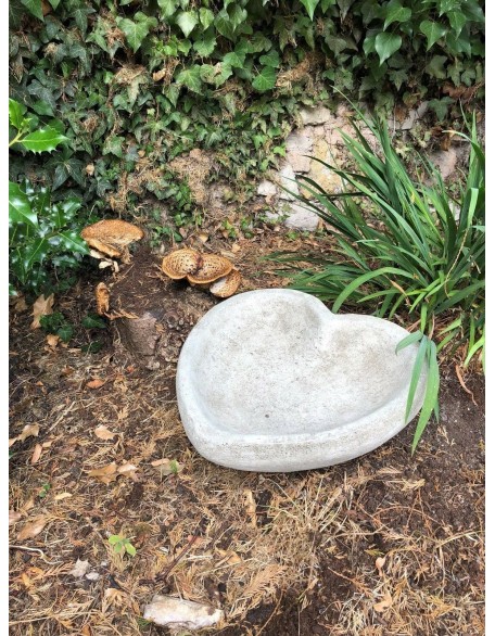 Stunning Stone Heart Garden Bird Bath/Feeder