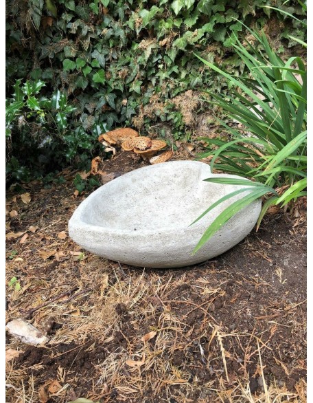 Stunning Stone Heart Garden Bird Bath/Feeder